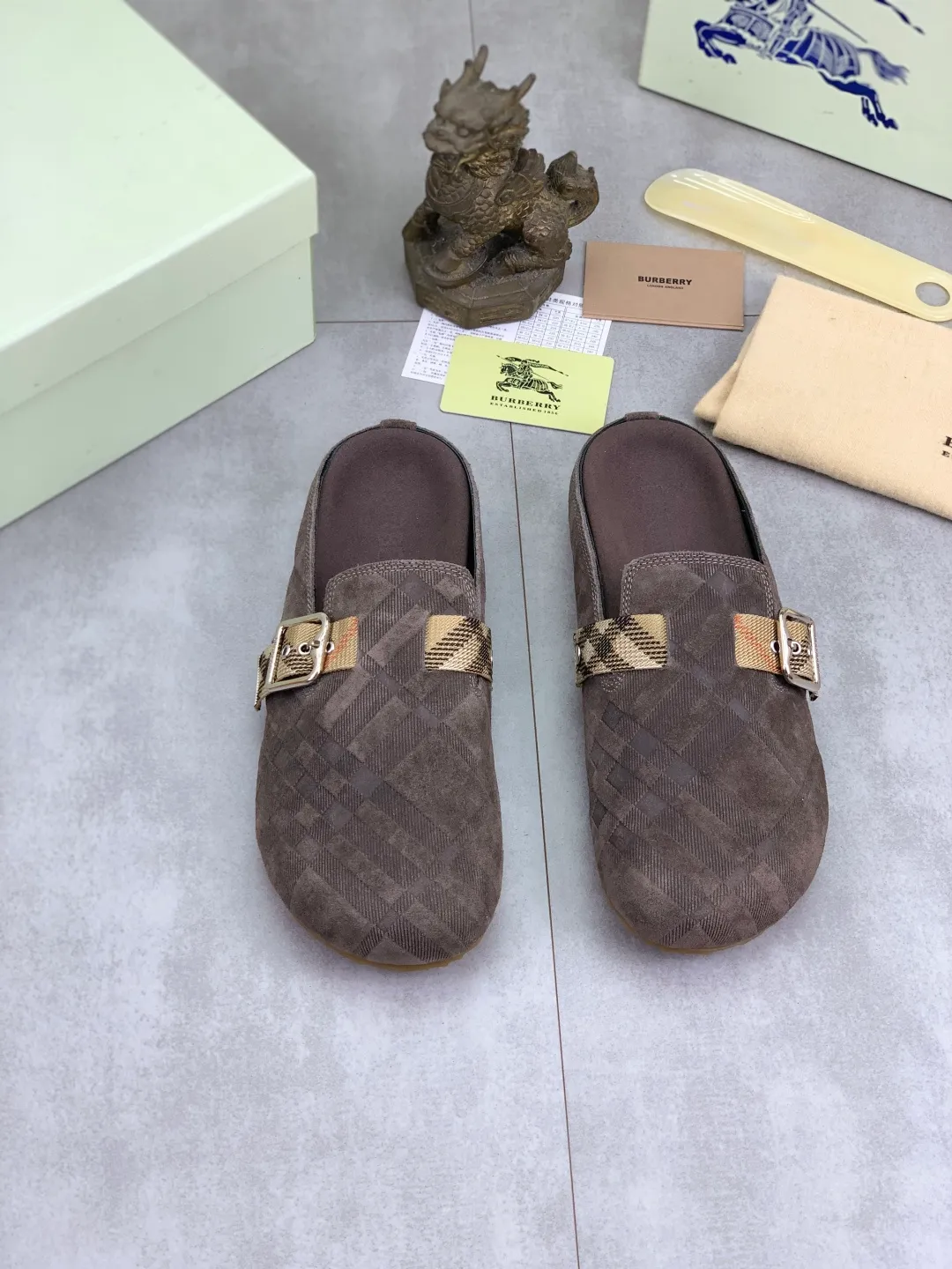 Men's Men's Shoes 💰P620 💰【New Style】Top Version 🆘【Burberry】New Burberry Slippers are on the market with perfect workmanship! 🔥Perfect shape and top quality🙈Non-slip and wear-resistant high-end rubber outsole👣Versatile and comfortable shoes, standard size: 39-45 (38 46 customized) 5️⃣colors available Top-quality packaging